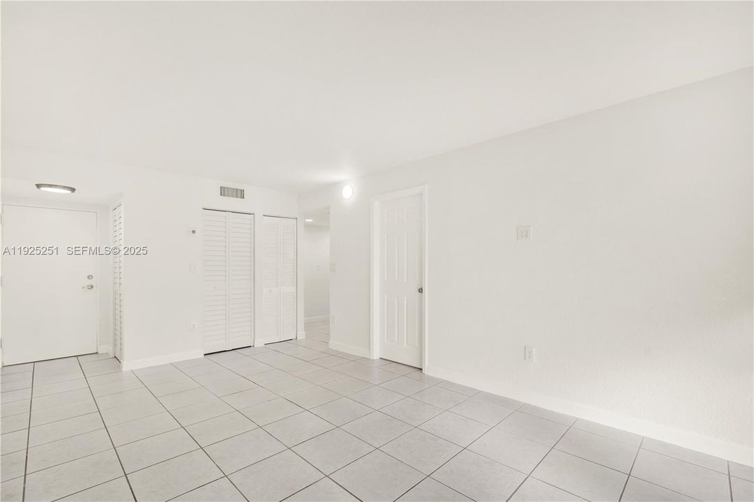 For Rent: $2,100 (2 beds, 1 baths, 760 Square Feet)
