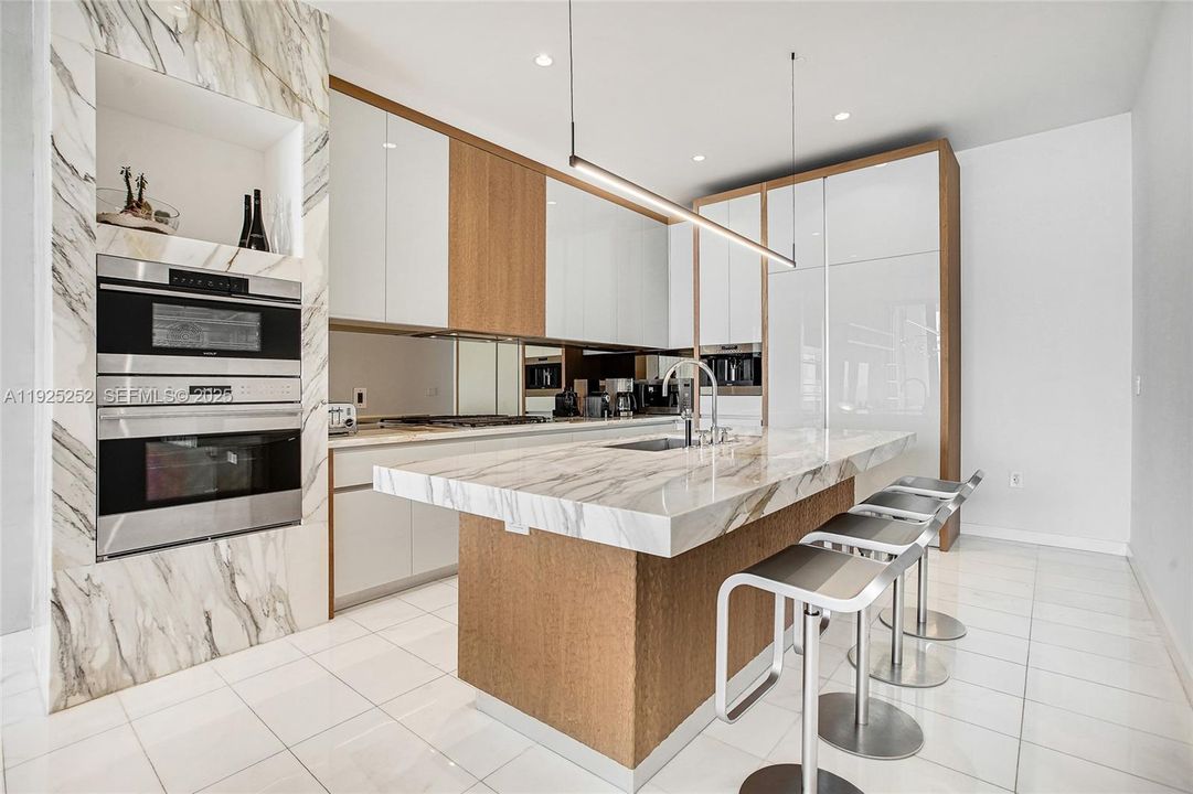 For Sale: $4,800,000 (3 beds, 2 baths, 1954 Square Feet)