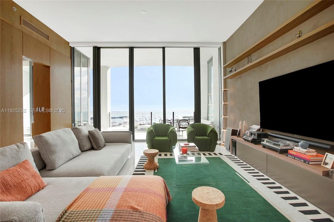 For Sale: $4,800,000 (3 beds, 2 baths, 1954 Square Feet)