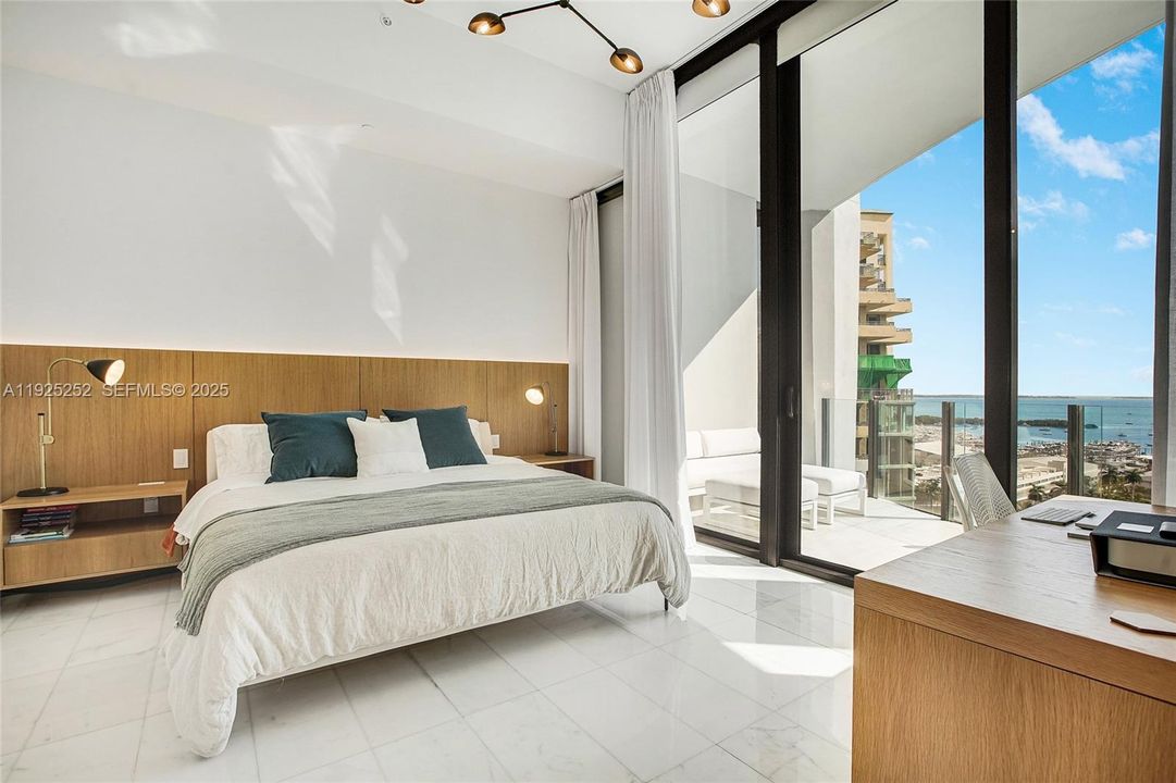 For Sale: $4,800,000 (3 beds, 2 baths, 1954 Square Feet)