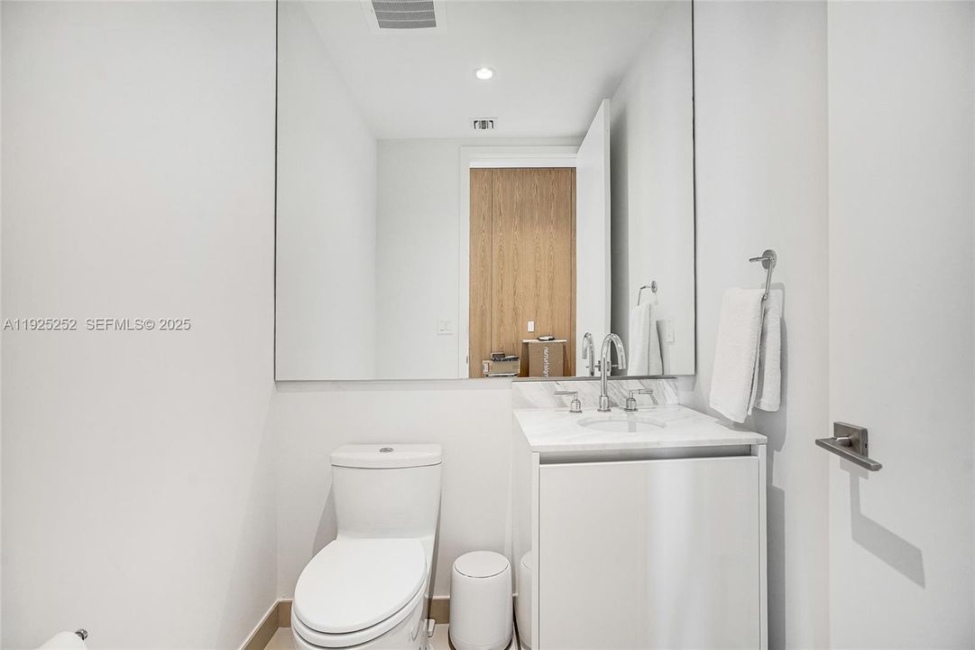 For Sale: $4,800,000 (3 beds, 2 baths, 1954 Square Feet)