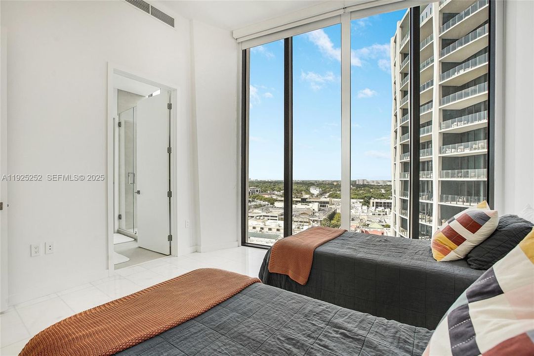 For Sale: $4,800,000 (3 beds, 2 baths, 1954 Square Feet)