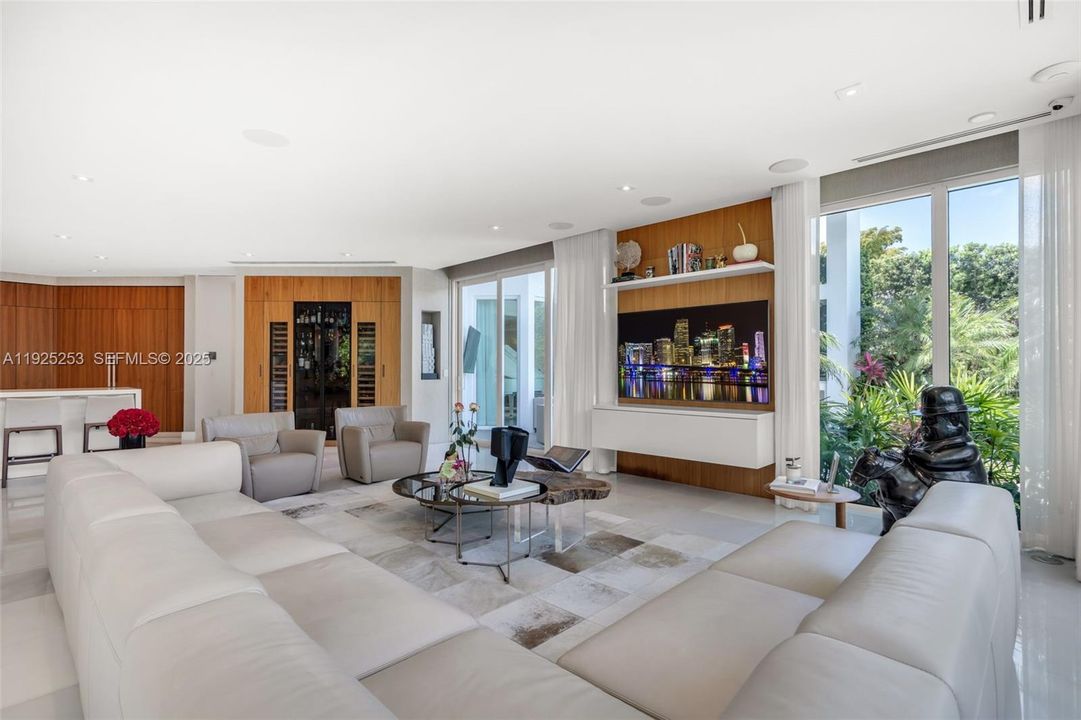 En Renta: $60,000 (6 camas, 6 baños, 6405 Pies cuadrados)