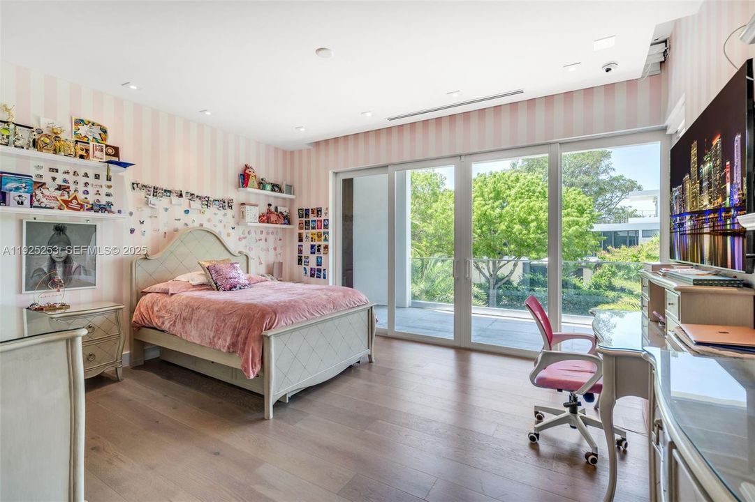 En Renta: $60,000 (6 camas, 6 baños, 6405 Pies cuadrados)