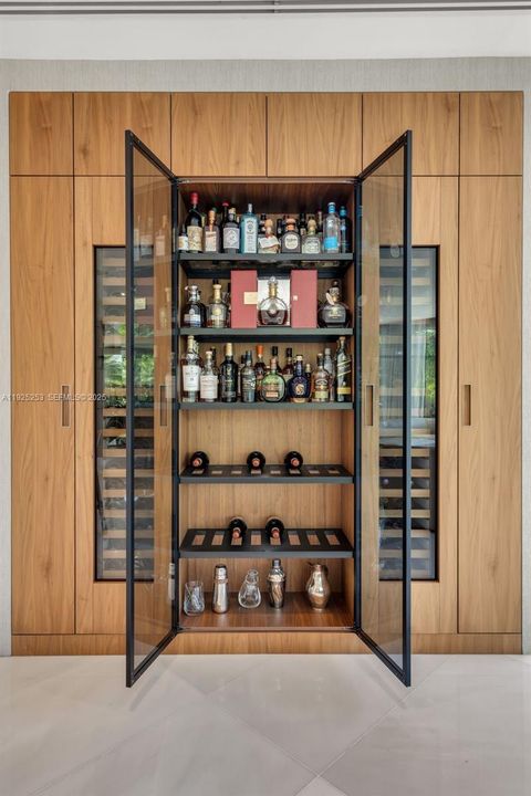 En Renta: $60,000 (6 camas, 6 baños, 6405 Pies cuadrados)