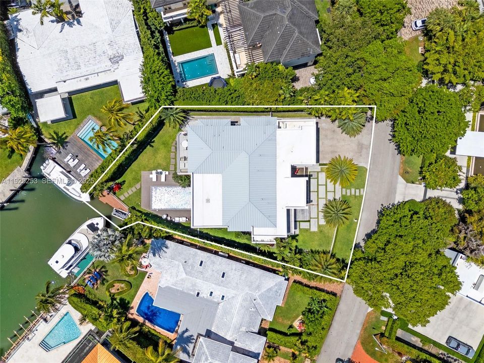 En Renta: $60,000 (6 camas, 6 baños, 6405 Pies cuadrados)