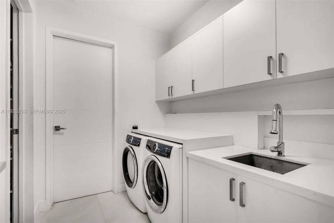 En Renta: $60,000 (6 camas, 6 baños, 6405 Pies cuadrados)