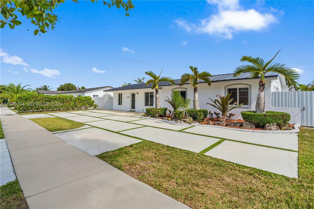 For Rent: $4,900 (4 beds, 2 baths, 1653 Square Feet)