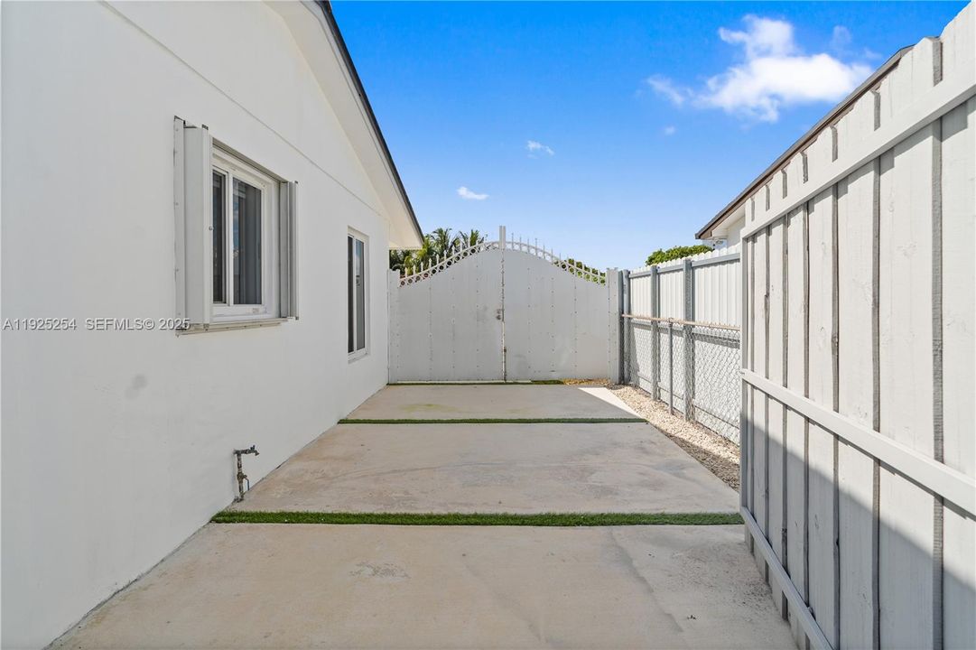 For Rent: $4,900 (4 beds, 2 baths, 1653 Square Feet)