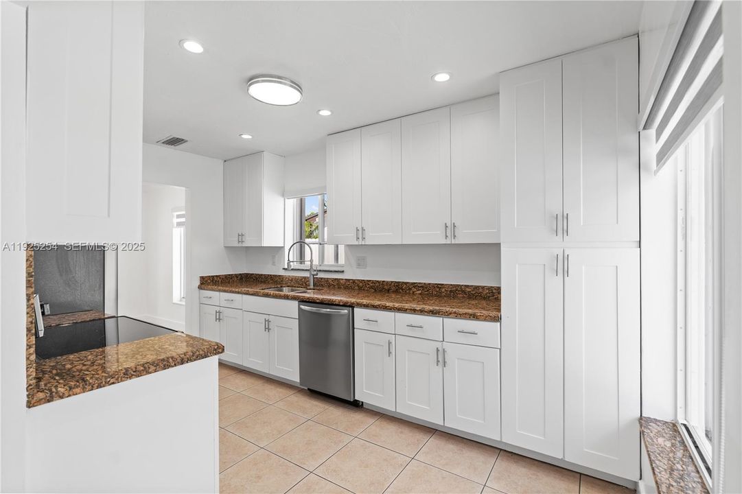 For Rent: $4,900 (4 beds, 2 baths, 1653 Square Feet)