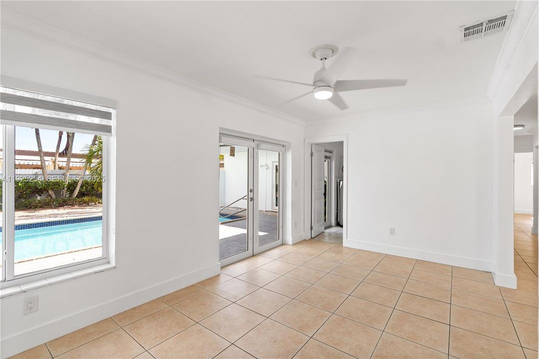 For Rent: $4,900 (4 beds, 2 baths, 1653 Square Feet)