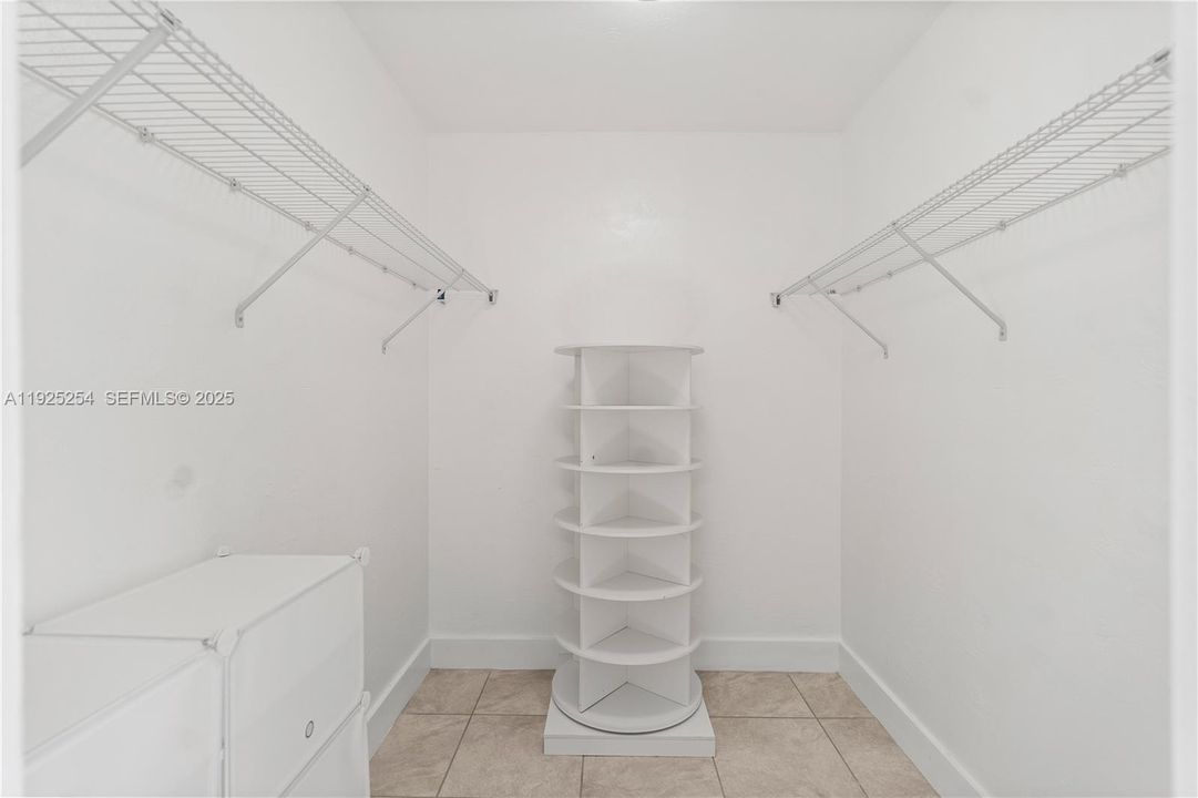 For Rent: $4,900 (4 beds, 2 baths, 1653 Square Feet)