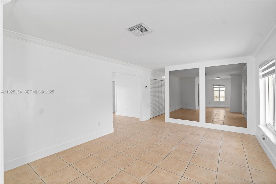 For Rent: $4,900 (4 beds, 2 baths, 1653 Square Feet)