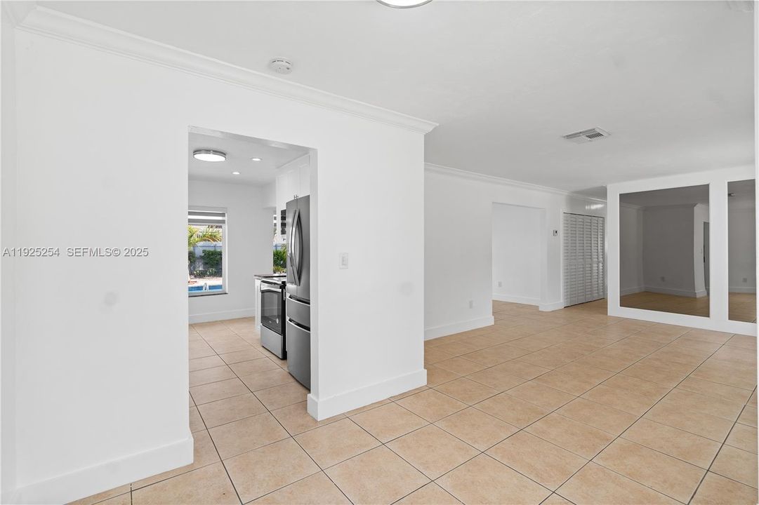 For Rent: $4,900 (4 beds, 2 baths, 1653 Square Feet)