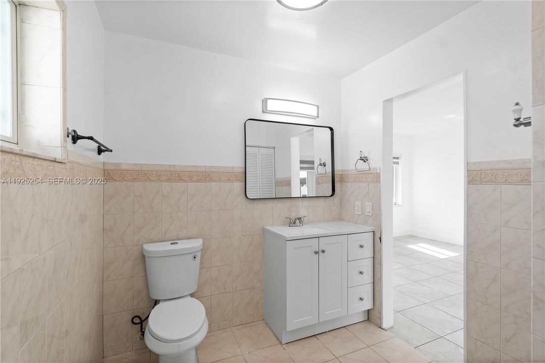 For Rent: $4,900 (4 beds, 2 baths, 1653 Square Feet)