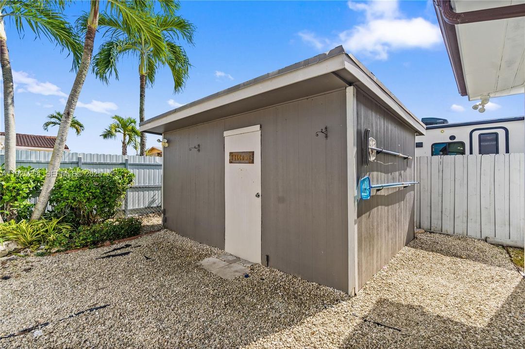 For Rent: $4,900 (4 beds, 2 baths, 1653 Square Feet)