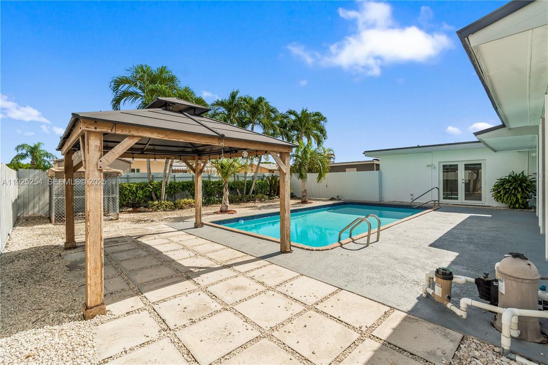 For Rent: $4,900 (4 beds, 2 baths, 1653 Square Feet)