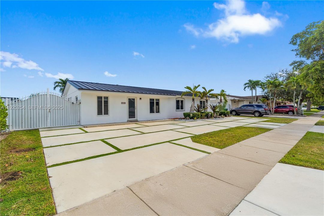 For Rent: $4,900 (4 beds, 2 baths, 1653 Square Feet)