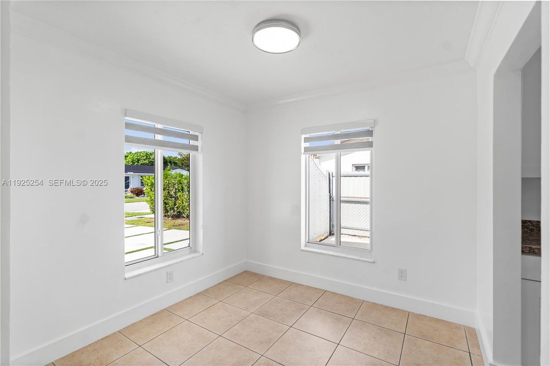 For Rent: $4,900 (4 beds, 2 baths, 1653 Square Feet)