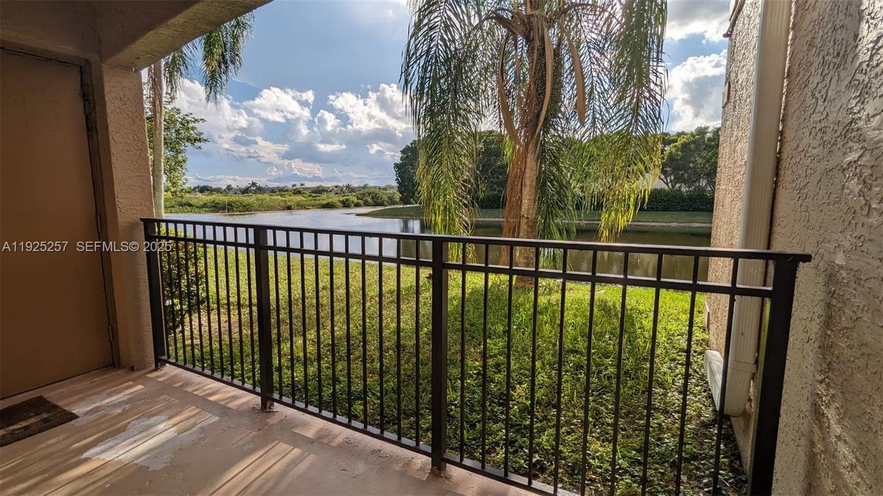 出租: $1,900 (1 贝兹, 1 浴室, 690 平方英尺)