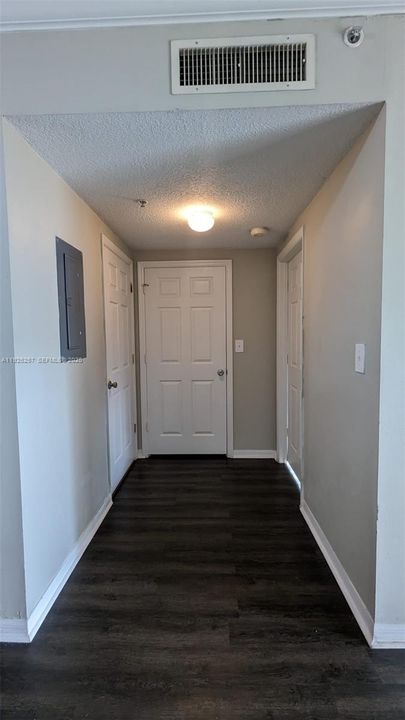 出租: $1,900 (1 贝兹, 1 浴室, 690 平方英尺)