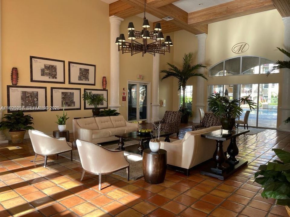 出租: $1,900 (1 贝兹, 1 浴室, 690 平方英尺)