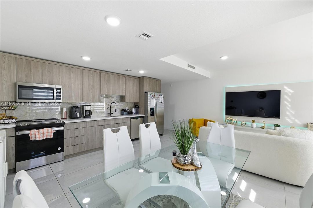 出租: $2,950 (4 贝兹, 3 浴室, 1398 平方英尺)