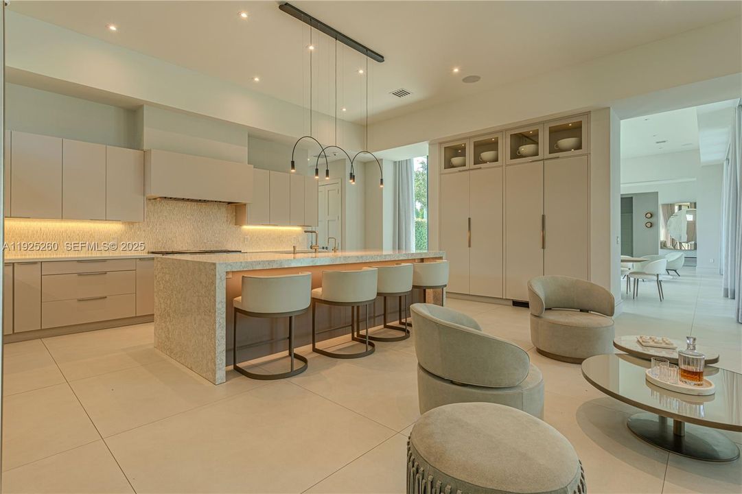 На продажу: $4,400,000 (5 спален, 6 ванн, 5532 Квадратных фут)