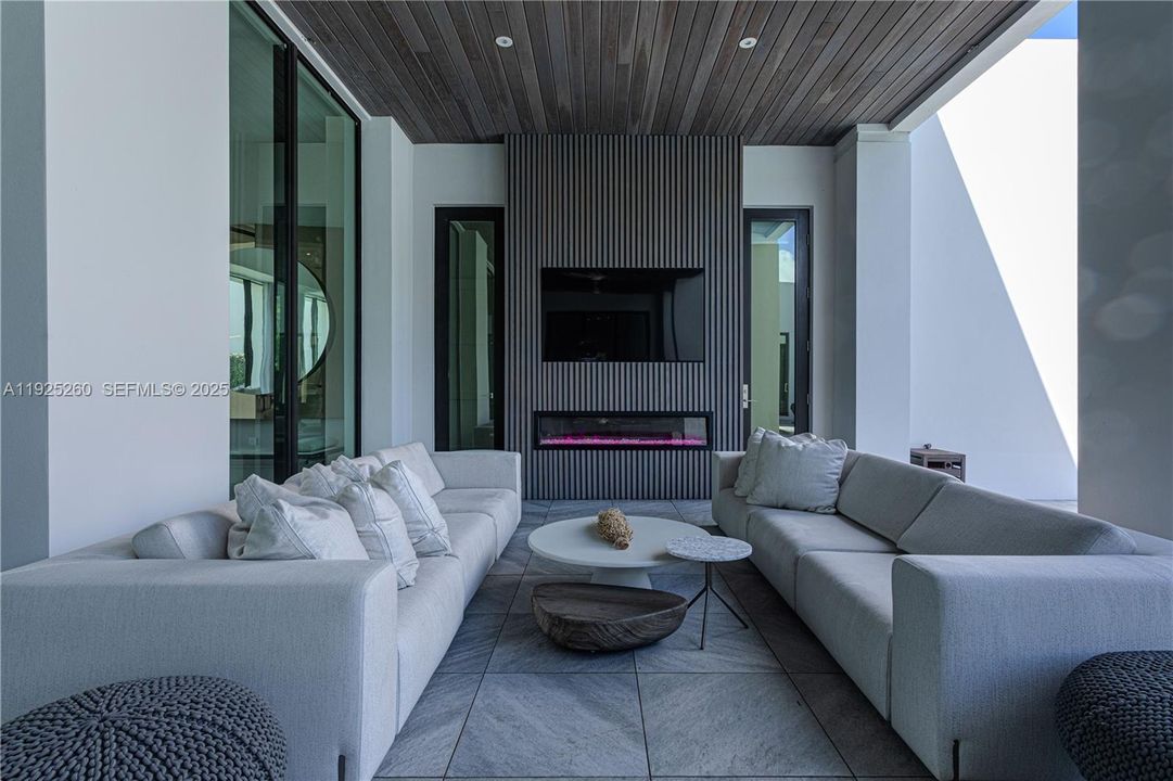 На продажу: $4,400,000 (5 спален, 6 ванн, 5532 Квадратных фут)