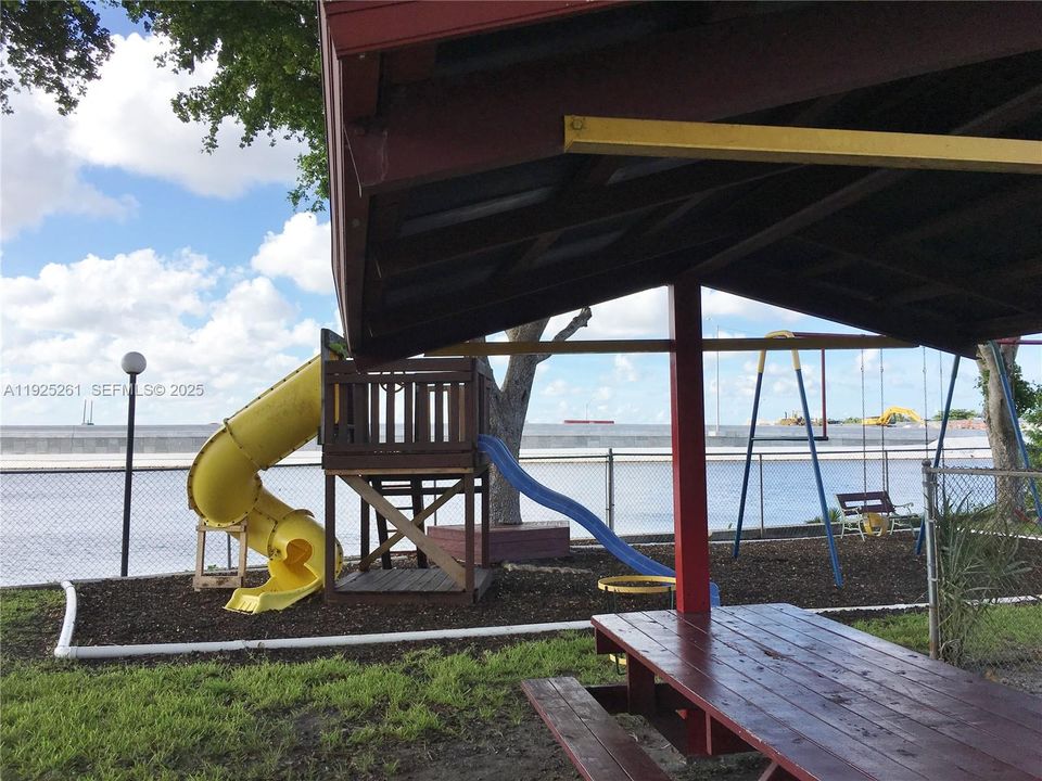 В аренду: $2,100 (2 спален, 2 ванн, 793 Квадратных фут)