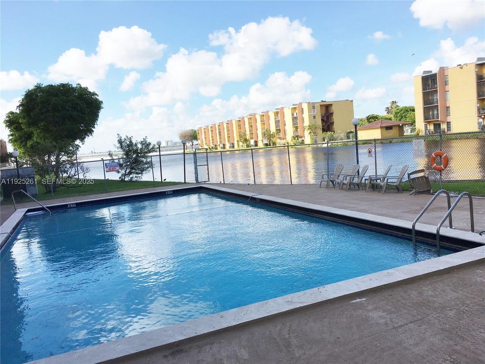 В аренду: $2,100 (2 спален, 2 ванн, 793 Квадратных фут)