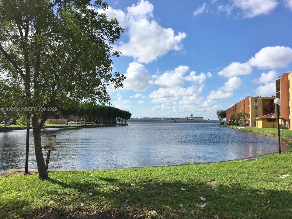 В аренду: $2,100 (2 спален, 2 ванн, 793 Квадратных фут)