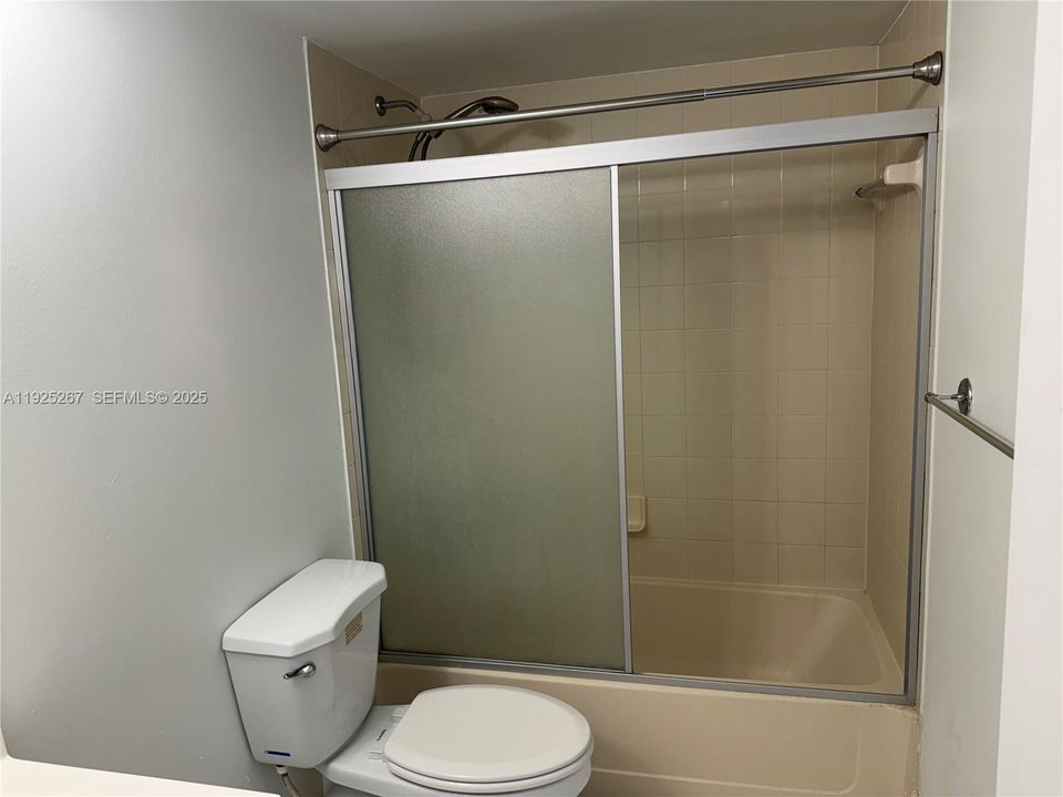 For Rent: $2,250 (2 beds, 2 baths, 859 Square Feet)