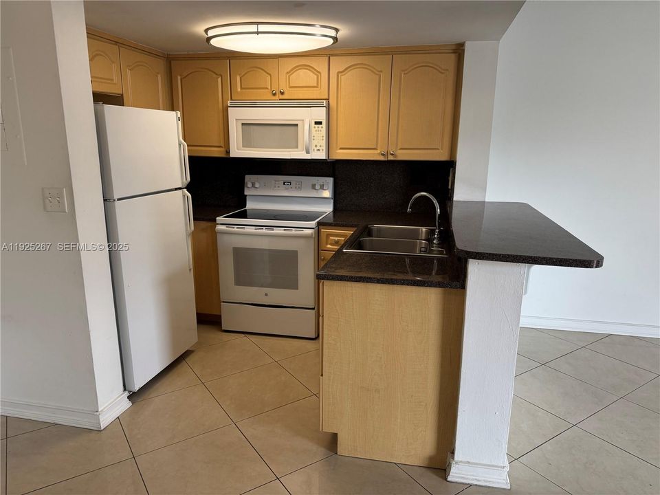 For Rent: $2,250 (2 beds, 2 baths, 859 Square Feet)