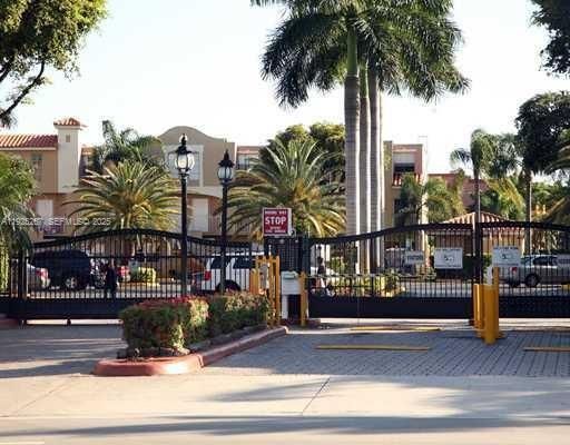 For Rent: $2,250 (2 beds, 2 baths, 859 Square Feet)