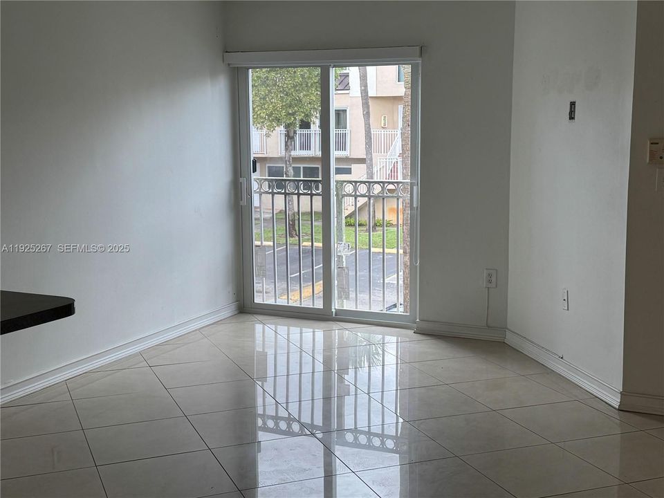 For Rent: $2,250 (2 beds, 2 baths, 859 Square Feet)