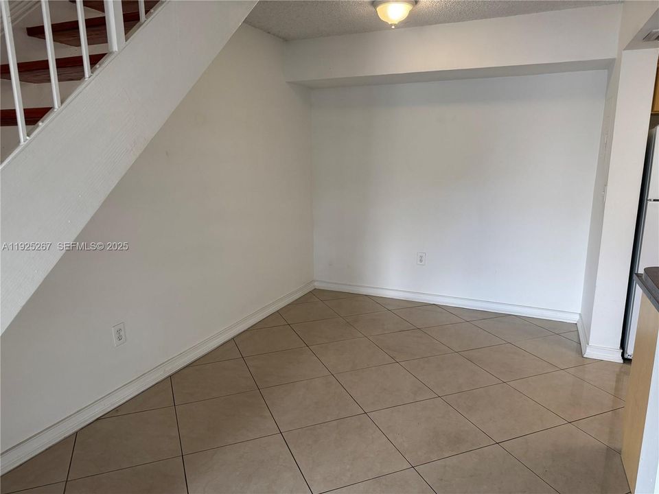 For Rent: $2,250 (2 beds, 2 baths, 859 Square Feet)