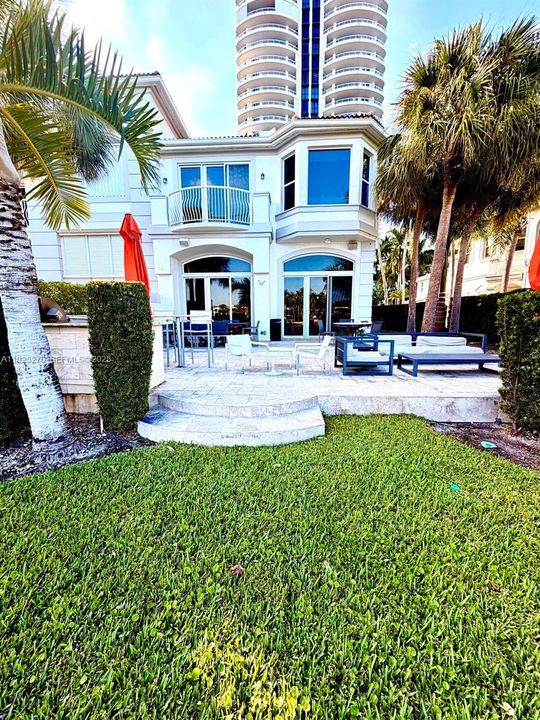 En Renta: $14,000 (4 camas, 3 baños, 3200 Pies cuadrados)