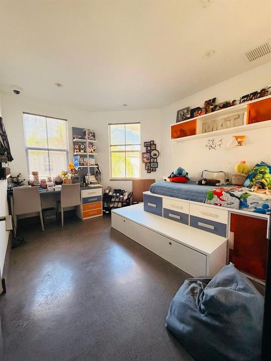 En Renta: $14,000 (4 camas, 3 baños, 3200 Pies cuadrados)