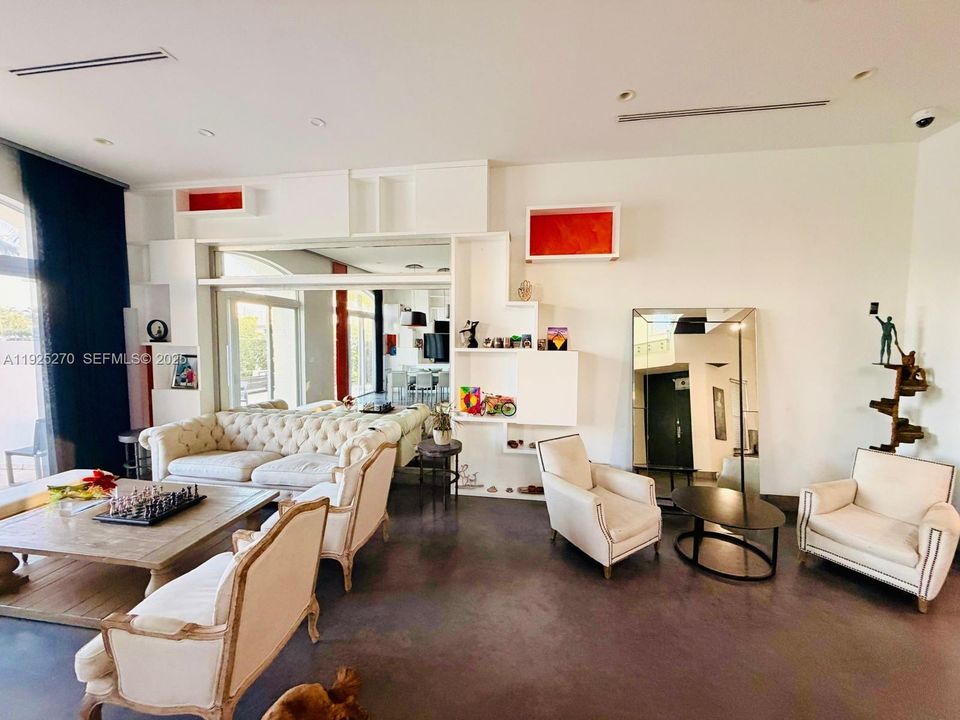 En Renta: $14,000 (4 camas, 3 baños, 3200 Pies cuadrados)