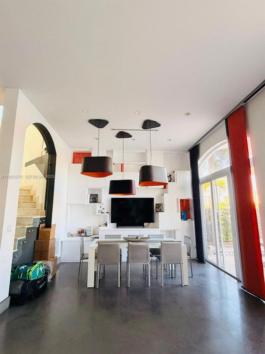 En Renta: $14,000 (4 camas, 3 baños, 3200 Pies cuadrados)