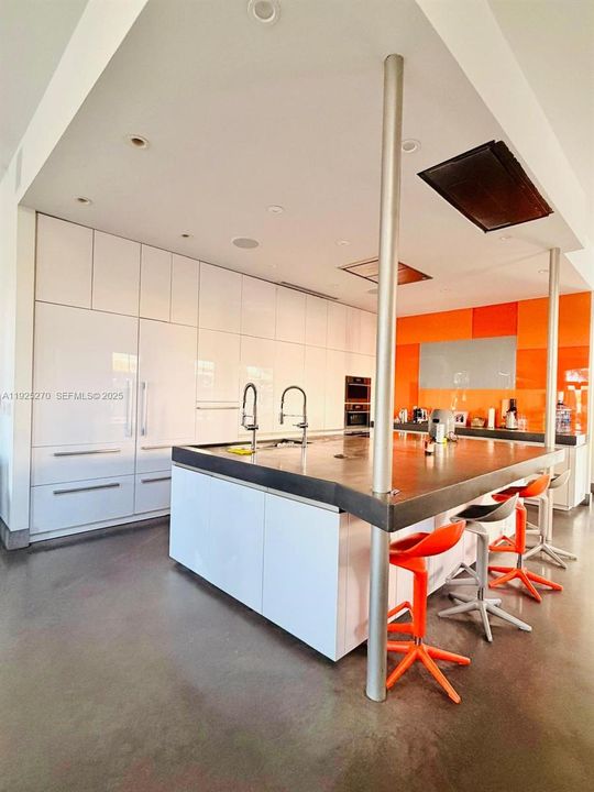 En Renta: $14,000 (4 camas, 3 baños, 3200 Pies cuadrados)