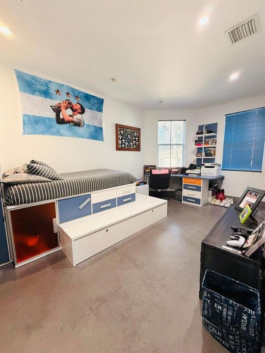 En Renta: $14,000 (4 camas, 3 baños, 3200 Pies cuadrados)