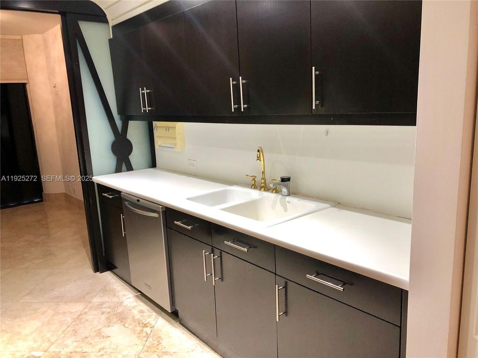 For Sale: $950,000 (2 beds, 2 baths, 1910 Square Feet)