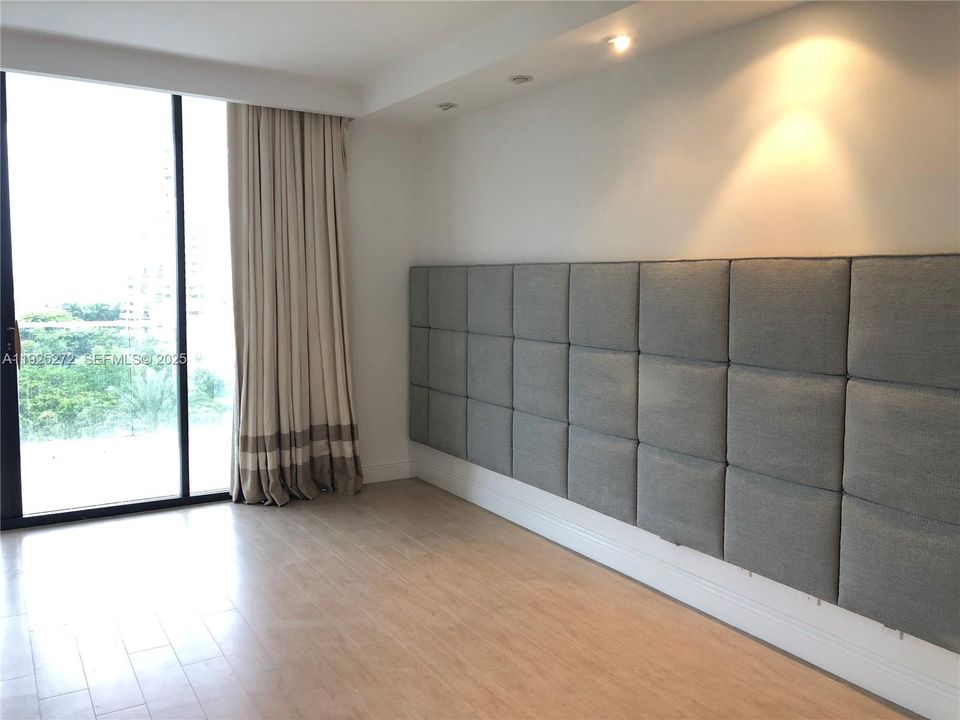 For Sale: $950,000 (2 beds, 2 baths, 1910 Square Feet)