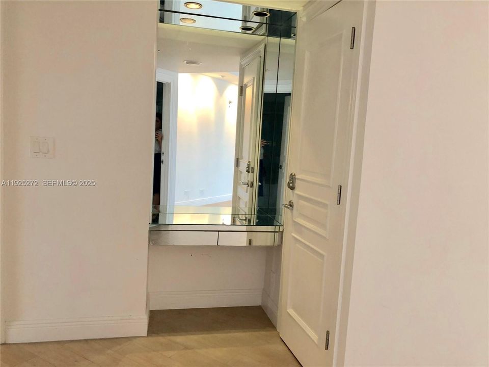 For Sale: $950,000 (2 beds, 2 baths, 1910 Square Feet)