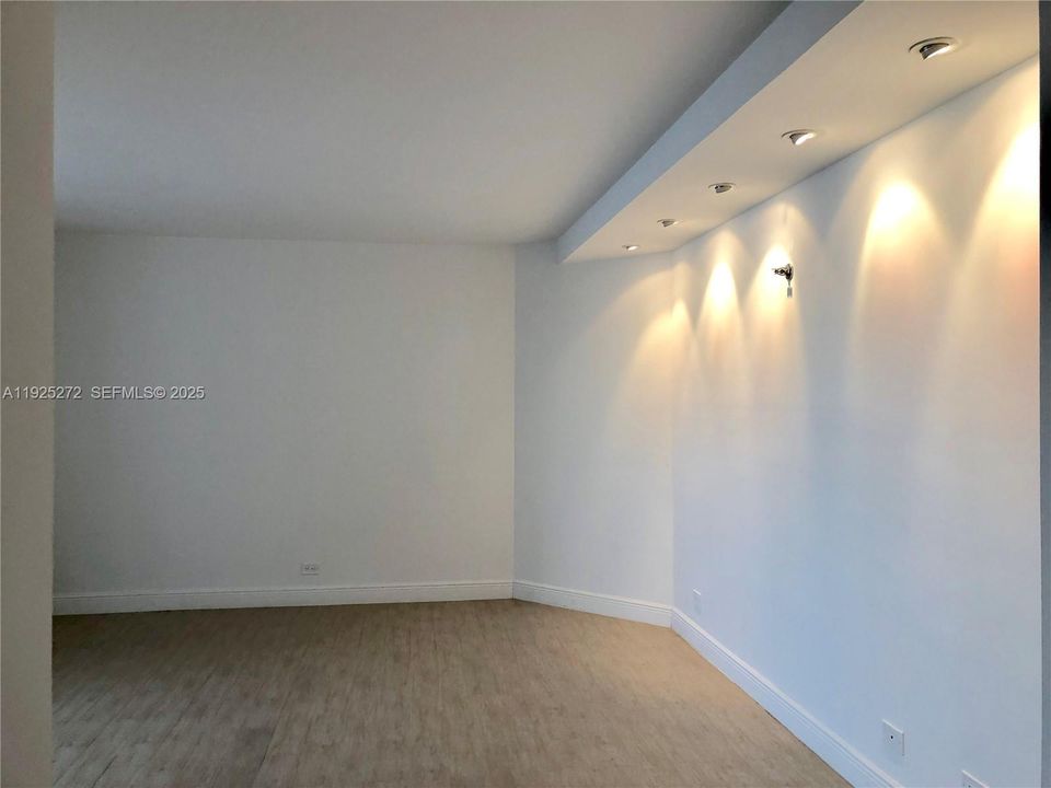 For Sale: $950,000 (2 beds, 2 baths, 1910 Square Feet)