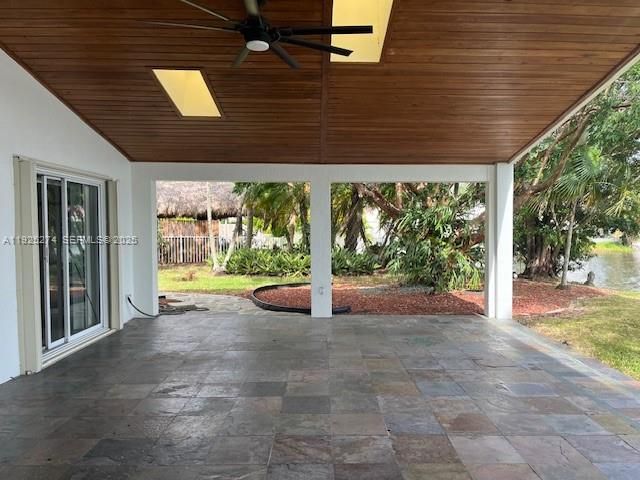 出租: $3,900 (3 贝兹, 2 浴室, 1648 平方英尺)