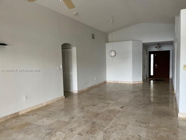 出租: $3,900 (3 贝兹, 2 浴室, 1648 平方英尺)