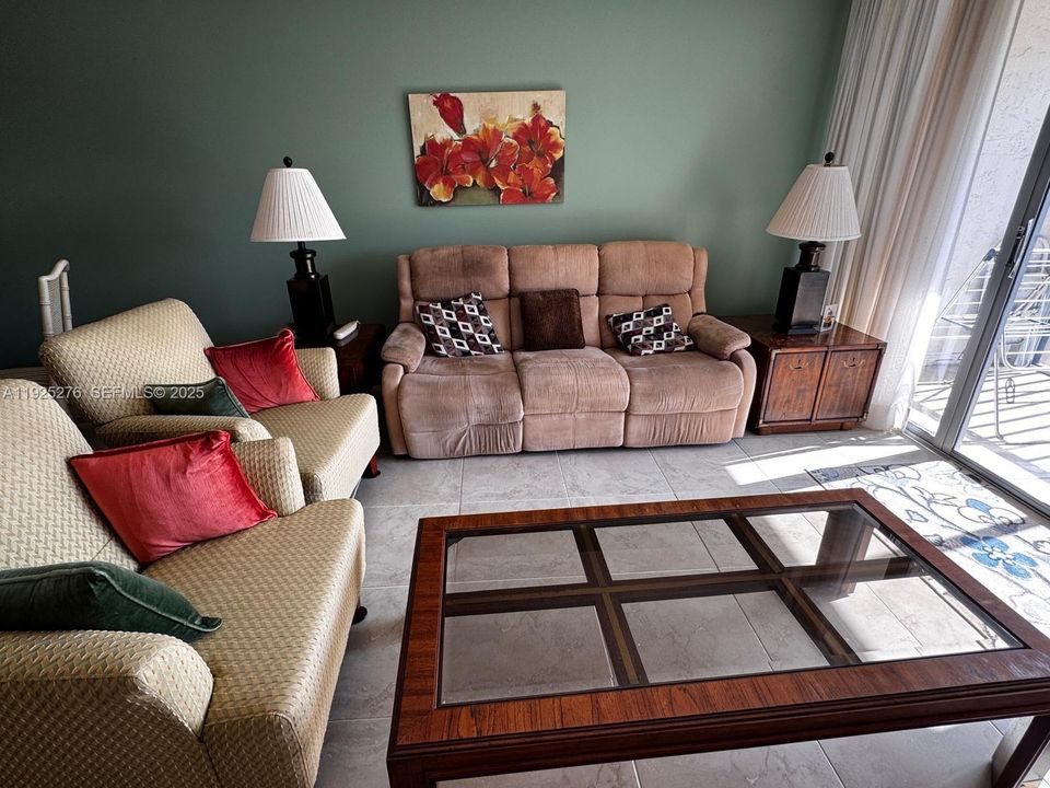 For Rent: $1,875 (2 beds, 2 baths, 1100 Square Feet)